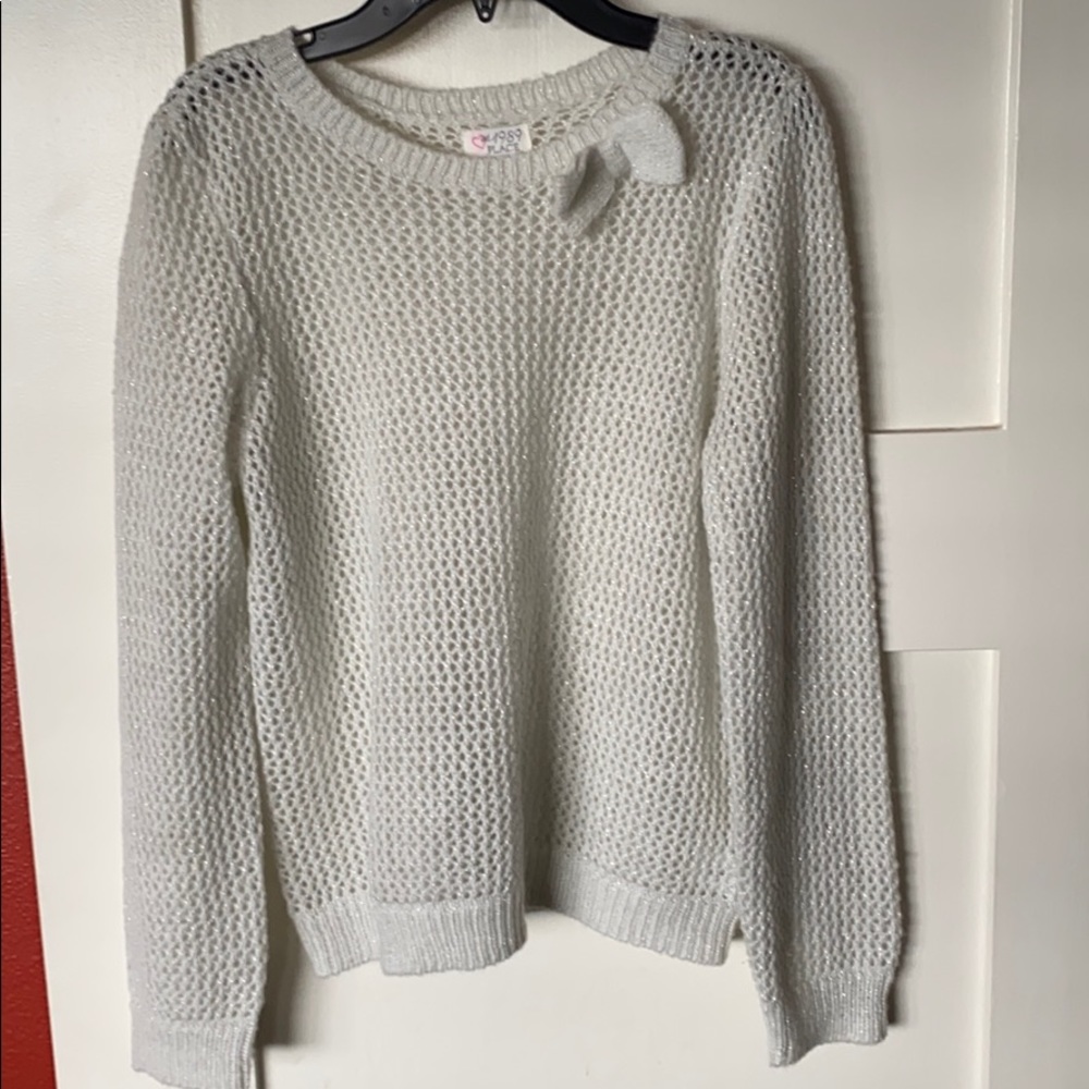 Girl’s pullover sweater